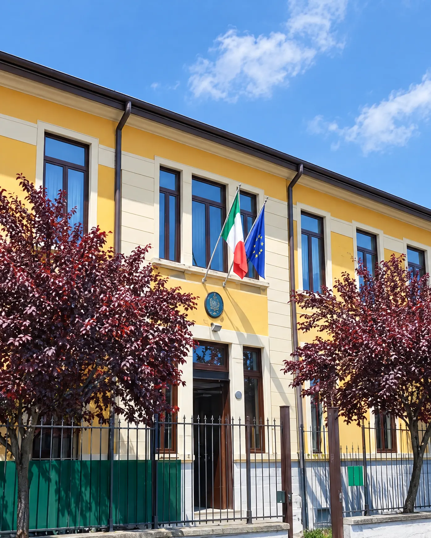 La scuola di Via Giovanni Cova a Milano, uno degli edifici del lotto
